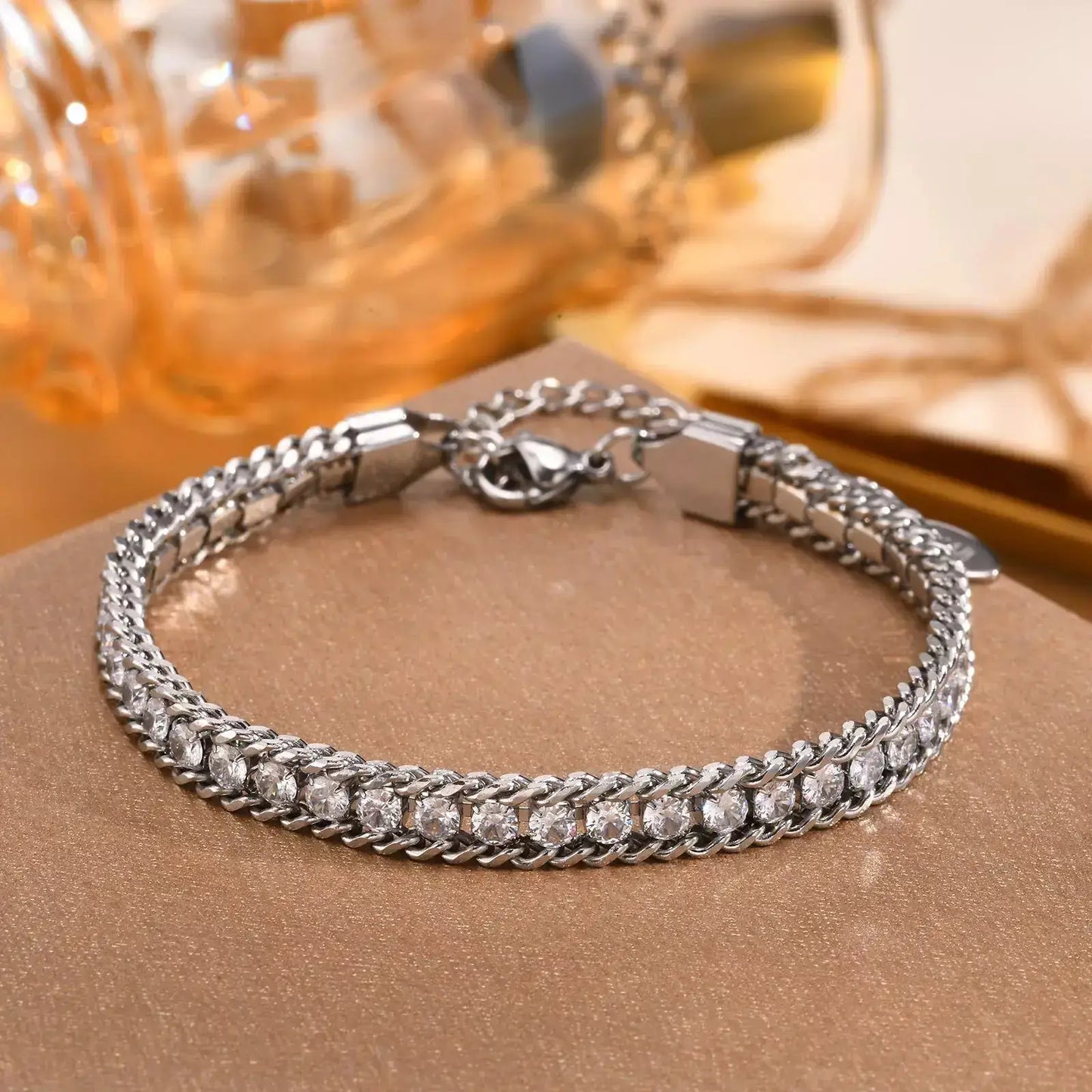 damen armband gold, armband damen elegant, damen armband kaufen, armband damen zirkonia, luxus armband damen, armband damen edelstahl, elegantes armband damen gold, armband damen geschenk, damen armband silber, armband damen fein elegant, hochwertiges armband damen, armband damen modern