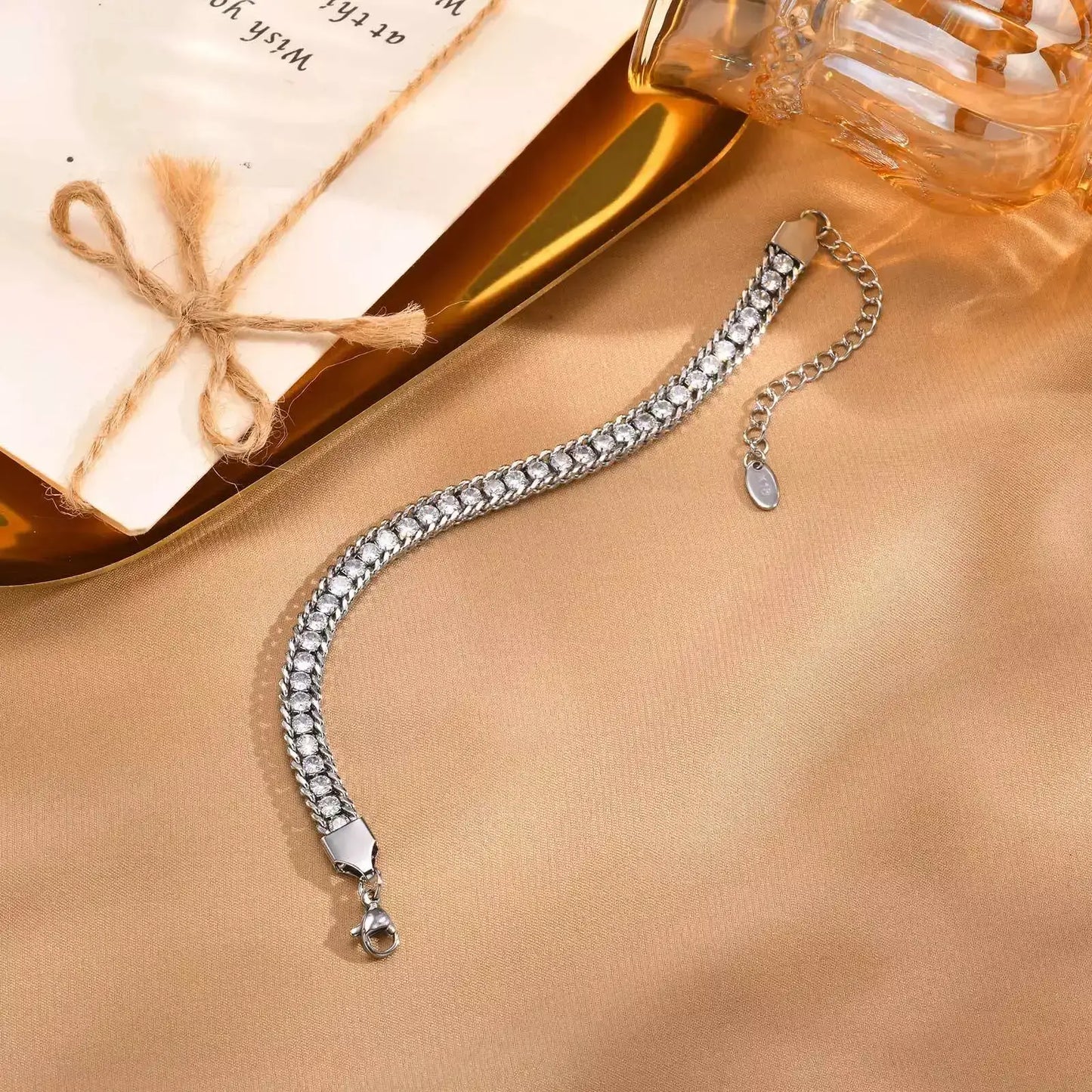 damen armband gold, armband damen elegant, damen armband kaufen, armband damen zirkonia, luxus armband damen, armband damen edelstahl, elegantes armband damen gold, armband damen geschenk, damen armband silber, armband damen fein elegant, hochwertiges armband damen, armband damen modern