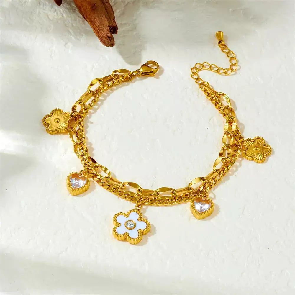 Floria Herzglanz Armband, Herz Armband Damen, Damen Armband, Armband mit Herz, Zirkonia Armband, Schmuck für Frauen, Elegantes Armband Damen, Edelstahl Armband Damen, Geschenk für Frauen, Liebesgeschenk, Romantisches Geschenk, Damen Schmuck, Herz Schmuck, Armband Gold Damen, Armband Silber Damen