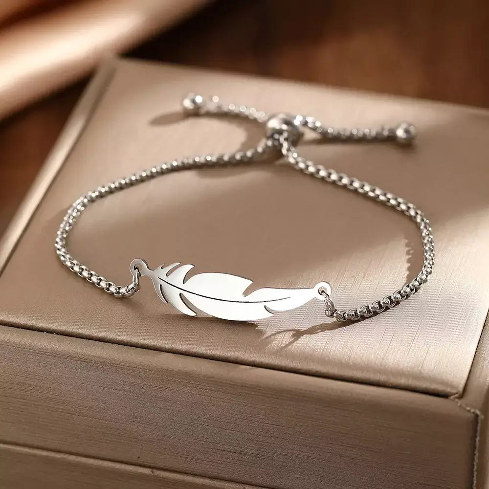 feather bracelete,

women’s bracelet,

stainless steel bracelete,

feather charm bracelete,

gold feather bracelet,

silver feather bracelete,

adjustable women’s bracelet,

minimalist bracelet for women