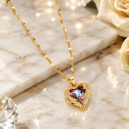 herz halskette, halskette damen, roségold halskette, geschenk für frauen, geschenk für freundin, romantisches geschenk, halskette mit herz anhänger, schmuck damen elegant, premium damenschmuck, luxus halskette, halskette mit kristall, herzanhänger damen, muttertagsgeschenk frau, valentinstag geschenk für sie, geburtstagsgeschenk frau.