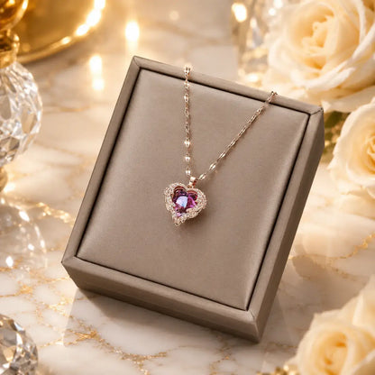 herz halskette, halskette damen, roségold halskette, geschenk für frauen, geschenk für freundin, romantisches geschenk, halskette mit herz anhänger, schmuck damen elegant, premium damenschmuck, luxus halskette, halskette mit kristall, herzanhänger damen, muttertagsgeschenk frau, valentinstag geschenk für sie, geburtstagsgeschenk frau.